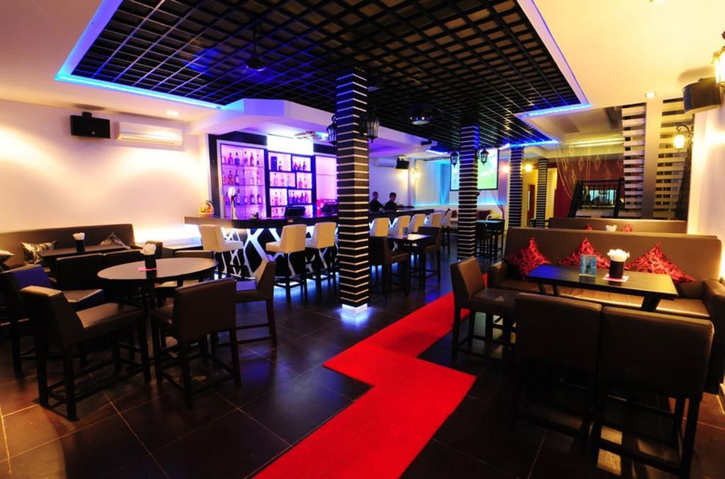 Number 9 Hotel Phnom Penh Exterior photo