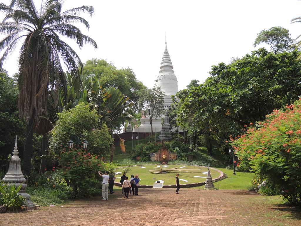 Number 9 Hotel Phnom Penh Exterior photo