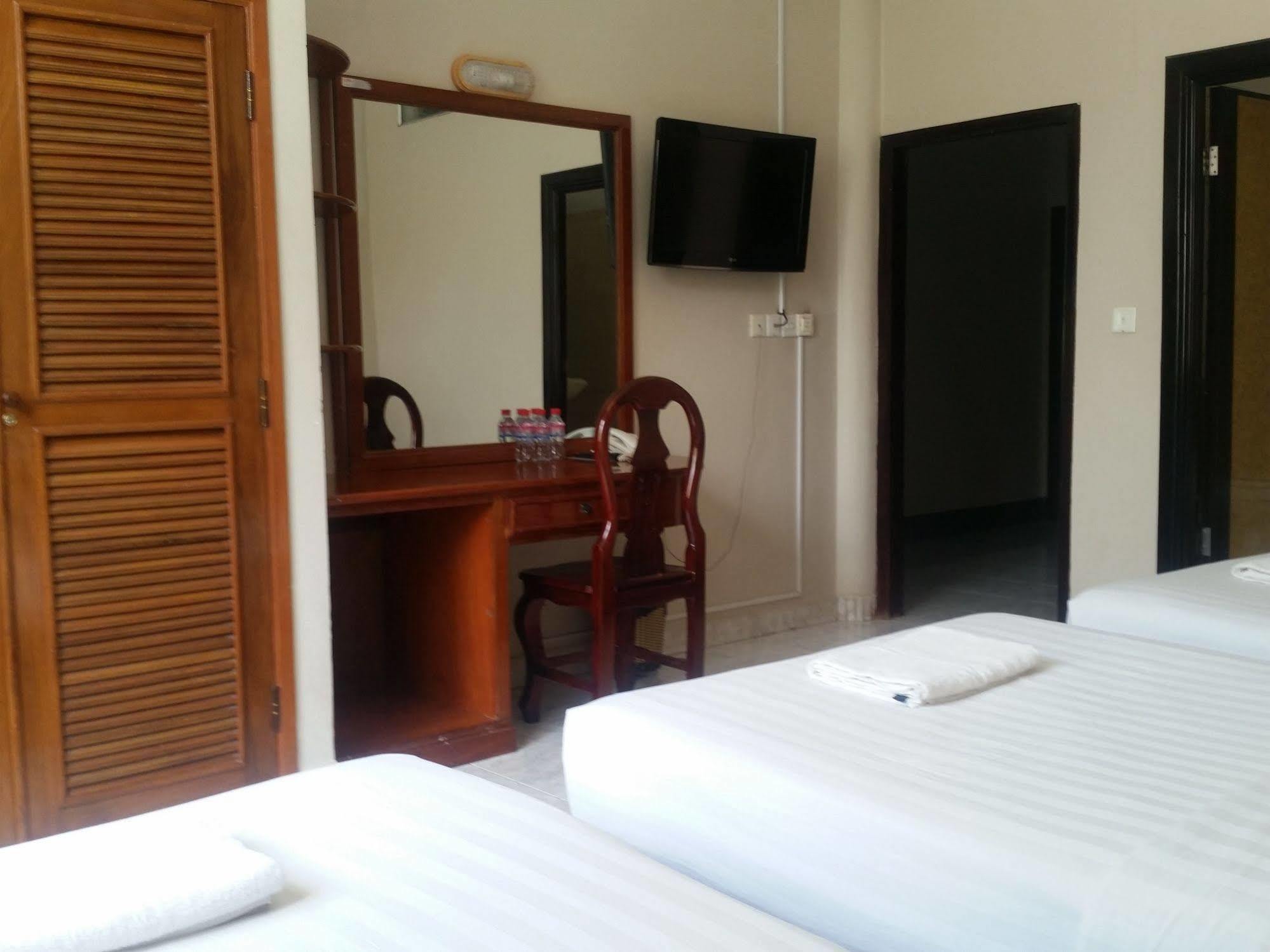 Number 9 Hotel Phnom Penh Exterior photo