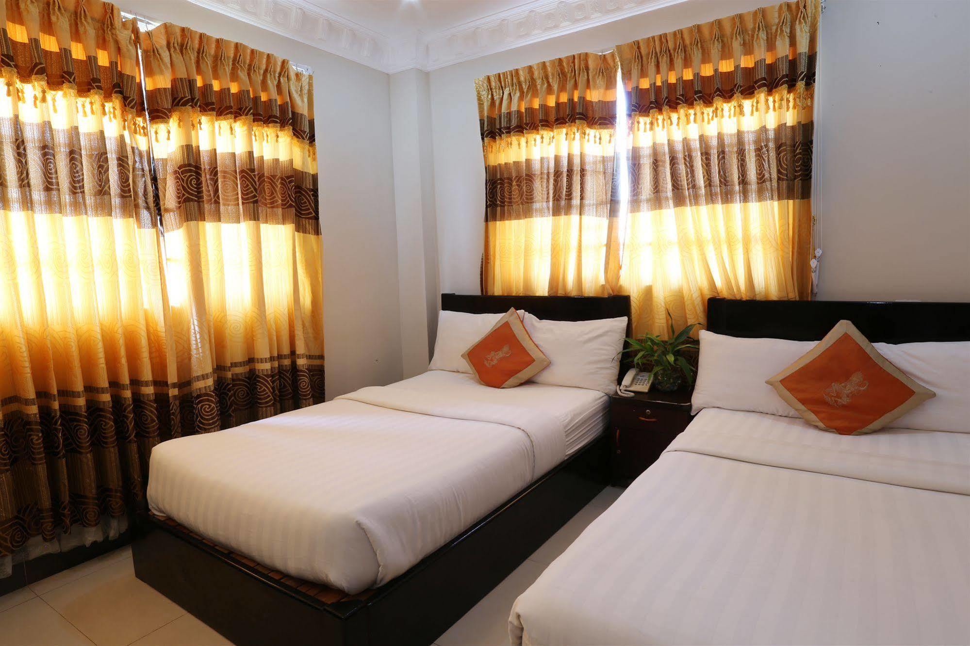 Number 9 Hotel Phnom Penh Exterior photo
