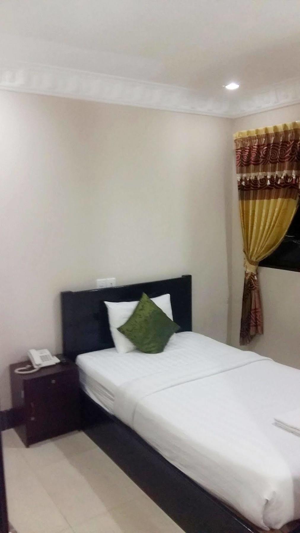 Number 9 Hotel Phnom Penh Exterior photo