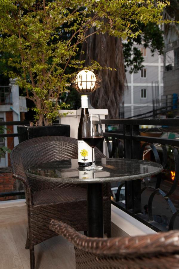 Number 9 Hotel Phnom Penh Exterior photo